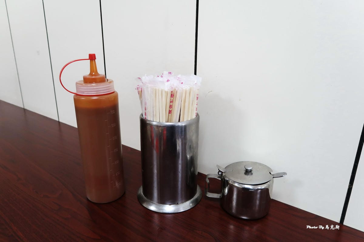 【台中東區美食推薦】甲八碗米糕油飯|吃七碗創始店 從小吃到大 【台中東區美食推薦】甲八碗米糕油飯|吃七碗創始店 從小吃到大