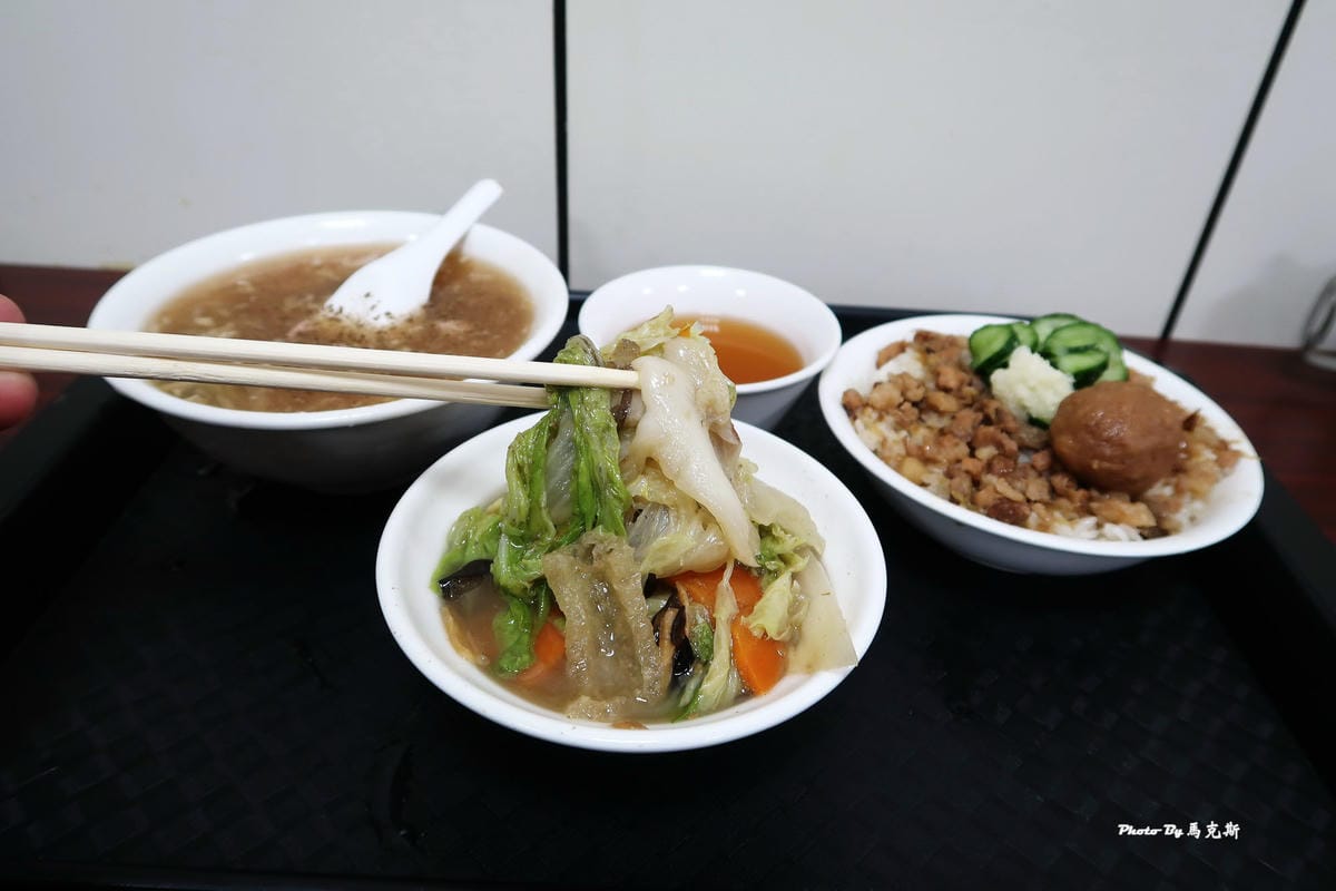 【台中東區美食推薦】甲八碗米糕油飯|吃七碗創始店 從小吃到大 【台中東區美食推薦】甲八碗米糕油飯|吃七碗創始店 從小吃到大