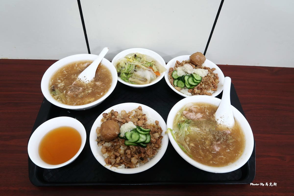 【台中東區美食推薦】甲八碗米糕油飯|吃七碗創始店 從小吃到大 【台中東區美食推薦】甲八碗米糕油飯|吃七碗創始店 從小吃到大