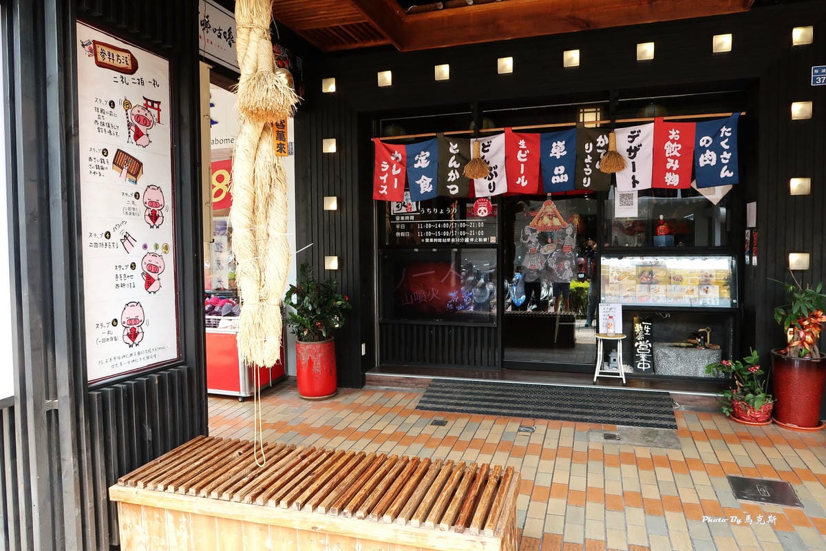 /tmp/phplDs5MP /tmp/phplDs5MP