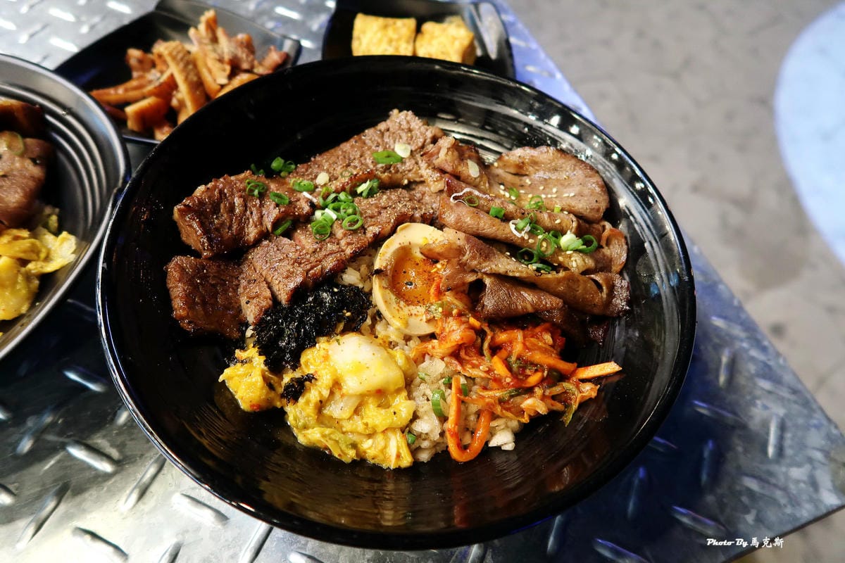 /tmp/phpopKE0A /tmp/phpopKE0A