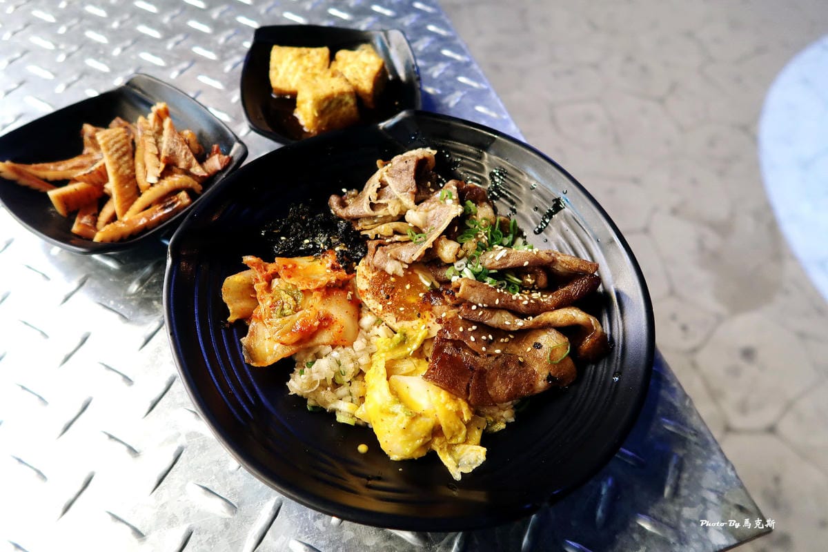 /tmp/phpXVB8Y2 /tmp/phpXVB8Y2