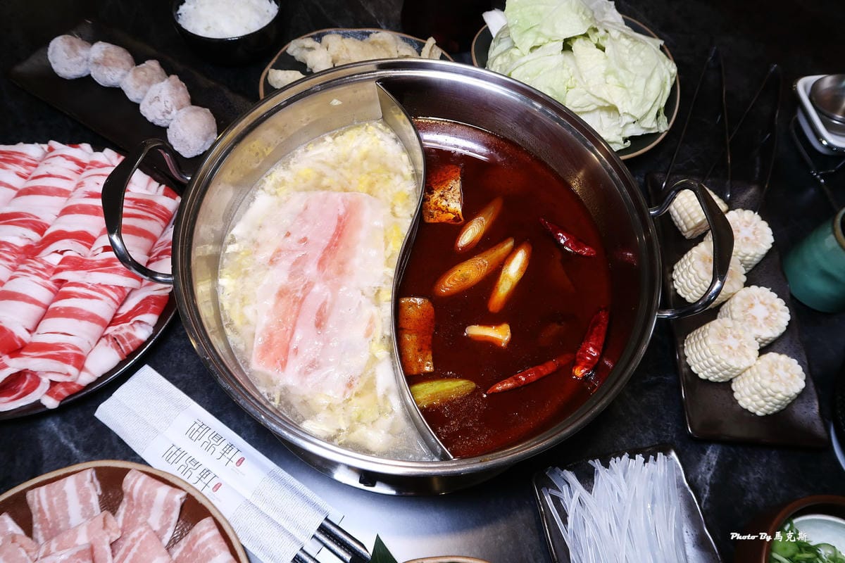 【桃園中壢青埔火鍋推薦】御鼎軒紅白鍋|鴛鴦鍋底無限續加有水準 【桃園中壢青埔火鍋推薦】御鼎軒紅白鍋|鴛鴦鍋底無限續加有水準