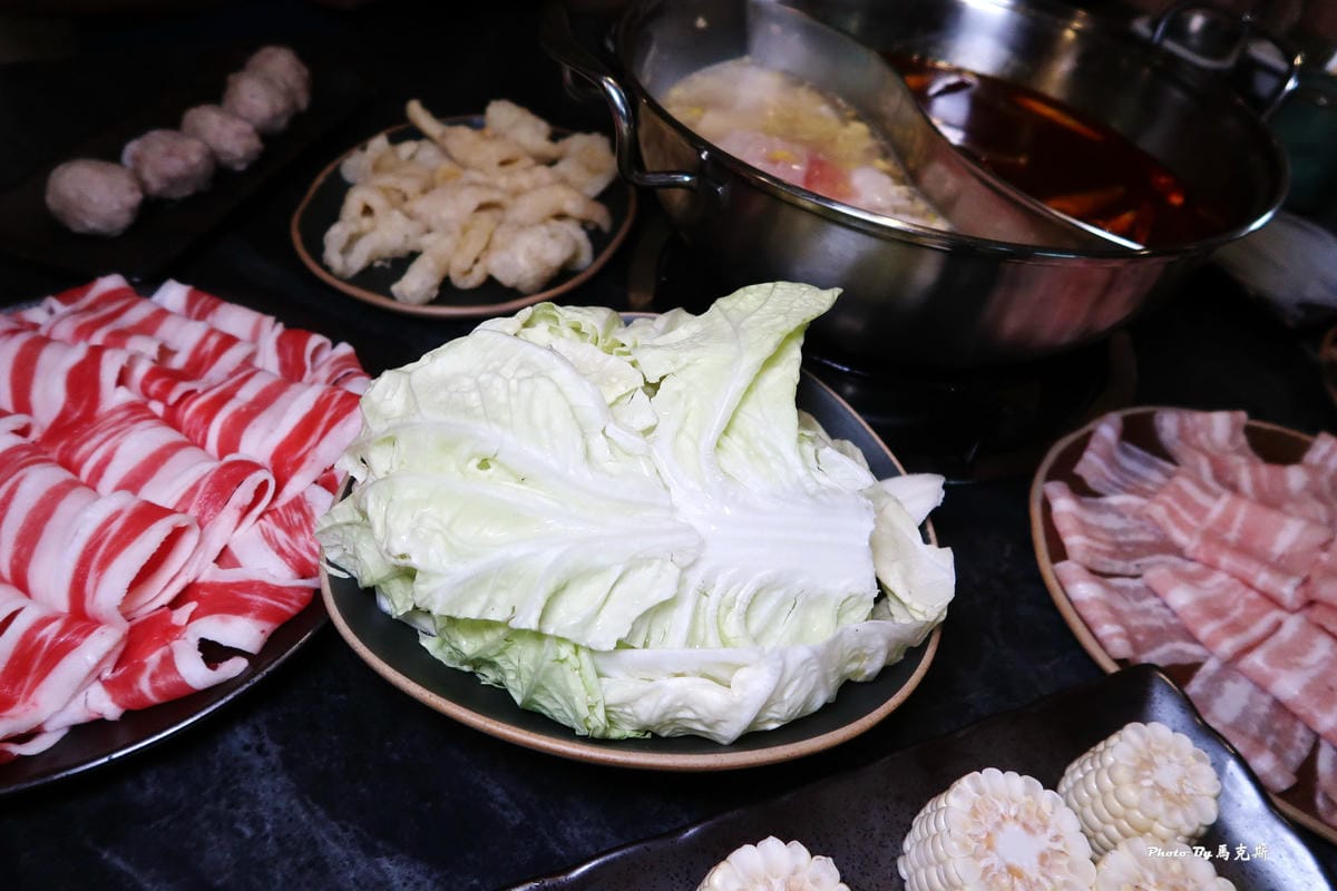 【桃園中壢青埔火鍋推薦】御鼎軒紅白鍋|鴛鴦鍋底無限續加有水準 【桃園中壢青埔火鍋推薦】御鼎軒紅白鍋|鴛鴦鍋底無限續加有水準