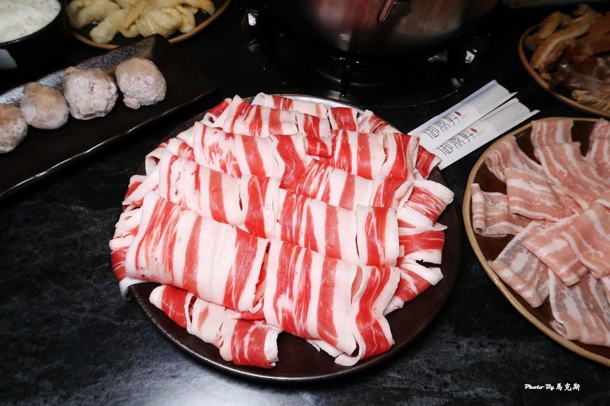 【桃園中壢青埔火鍋推薦】御鼎軒紅白鍋|鴛鴦鍋底無限續加有水準 【桃園中壢青埔火鍋推薦】御鼎軒紅白鍋|鴛鴦鍋底無限續加有水準