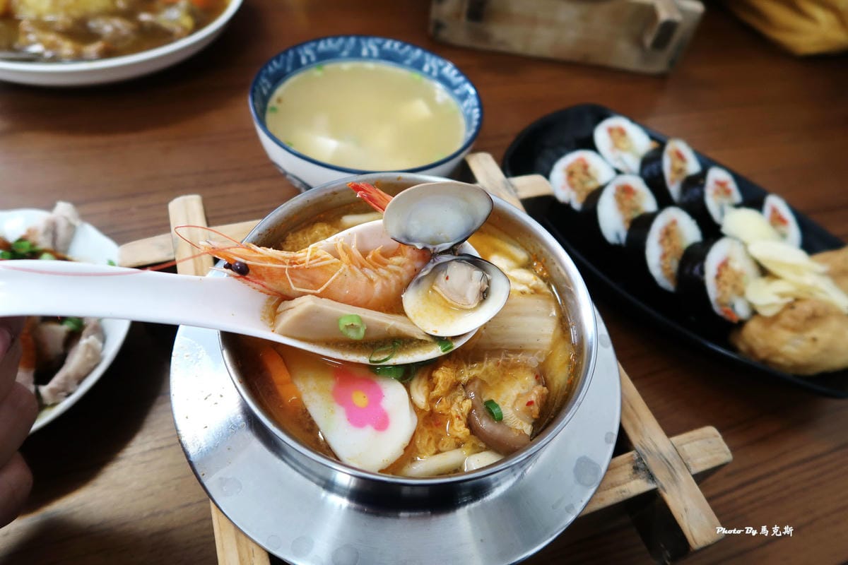 /tmp/phpsbsAR2 /tmp/phpsbsAR2