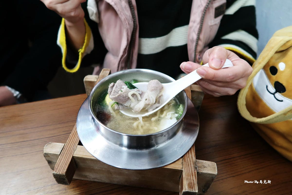 /tmp/phpe4UeQS /tmp/phpe4UeQS