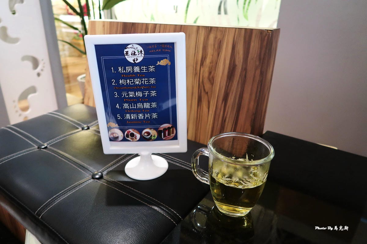 /tmp/php2JNNrO /tmp/php2JNNrO