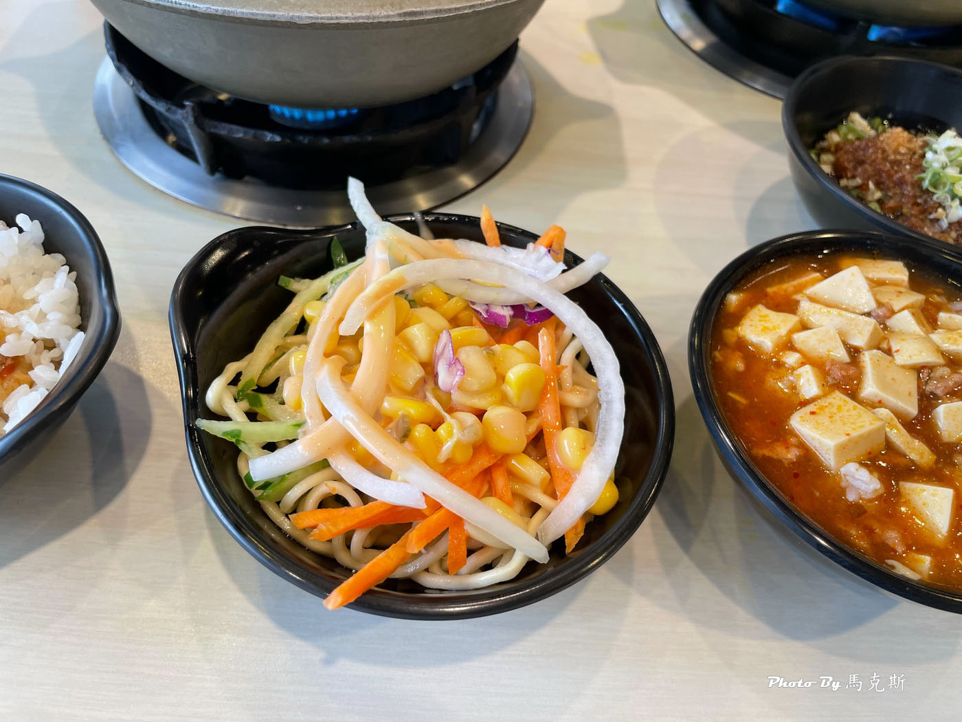 【台中太平美食推薦】六扇門時尚湯鍋台中太平店｜全台第一間24小時營業六扇門 太平人氣平價小火鍋170元起 滷肉汁飯、泡麵類、飲料咖啡到冰淇淋自助吧吃到飽|外帶|外送|家樂福太平店|