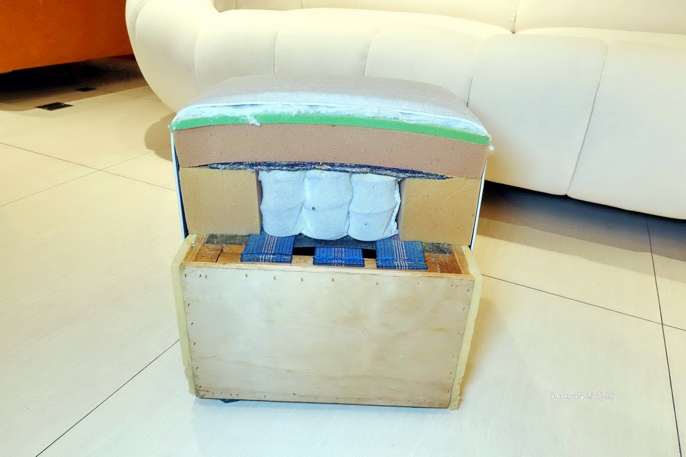 【台中沙發推薦】坐又銘沙發-台中正義門市|MIT工廠直營自產自銷 沙發床墊皆可客製化 價格公開透明化 近忠孝夜市|台中沙發|台中床墊|沙發清潔| - 第22張圖 【台中沙發推薦】坐又銘沙發-台中正義門市|MIT工廠直營自產自銷 沙發床墊皆可客製化 價格公開透明化 近忠孝夜市|台中沙發|台中床墊|沙發清潔|