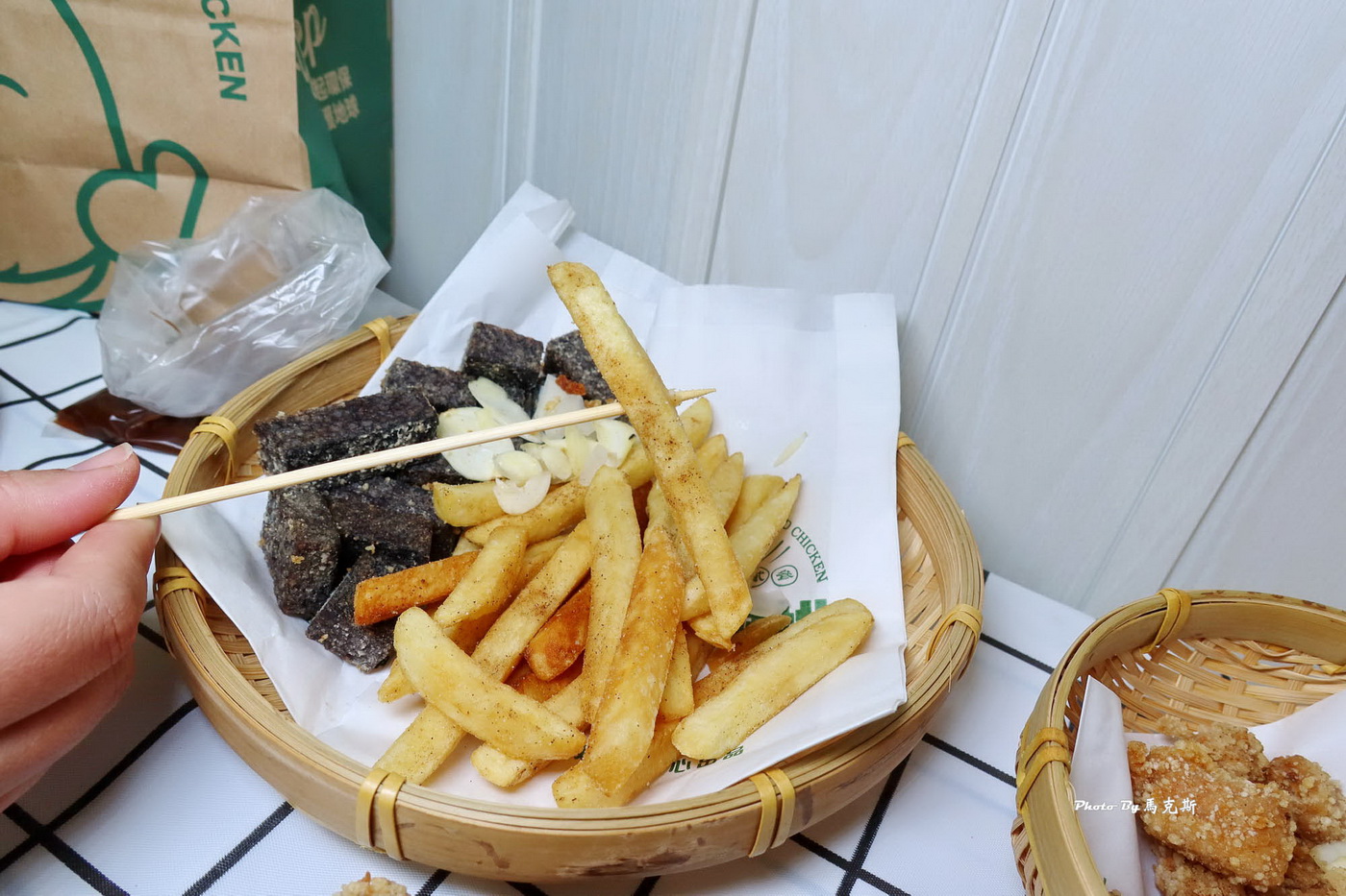 【台中北區美食推薦】咿品香雞排台中北區青島店｜外酥內嫩汁多的古早味雞排 綜合炸物餐適合多人聚餐享用 好吃值得回購|外帶|外送|天津路年貨大街|