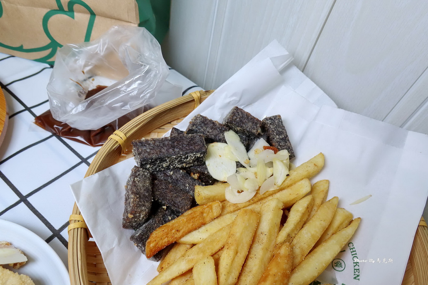 【台中北區美食推薦】咿品香雞排台中北區青島店｜外酥內嫩汁多的古早味雞排 綜合炸物餐適合多人聚餐享用 好吃值得回購|外帶|外送|天津路年貨大街|