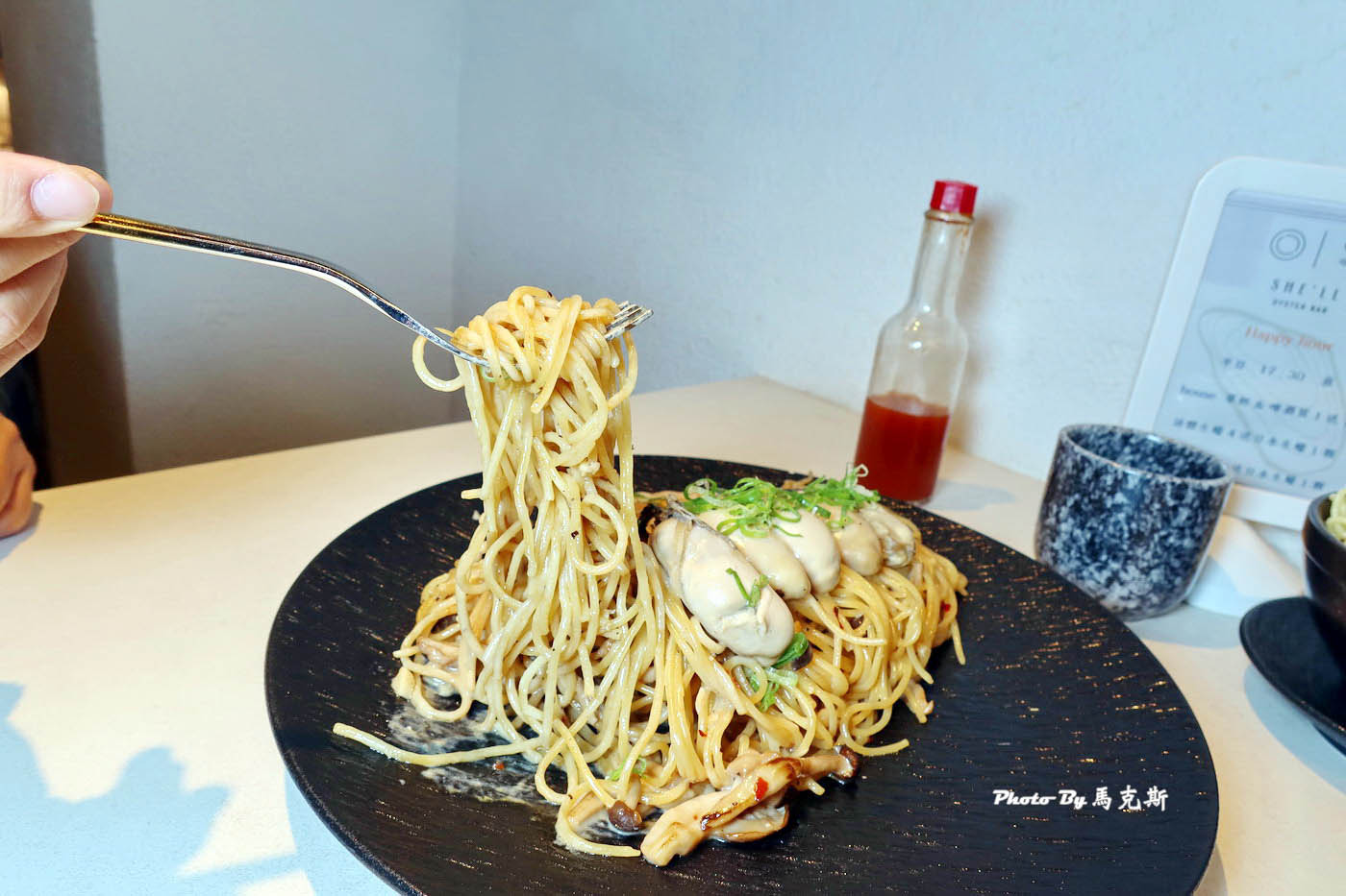 【台北東區美食推薦】She’ll Oyster｜敘｜藏身台北東區巷弄人氣生蠔餐廳 主打空運活體生蠔 必點日本生蠔塔 續攤宵夜好去處