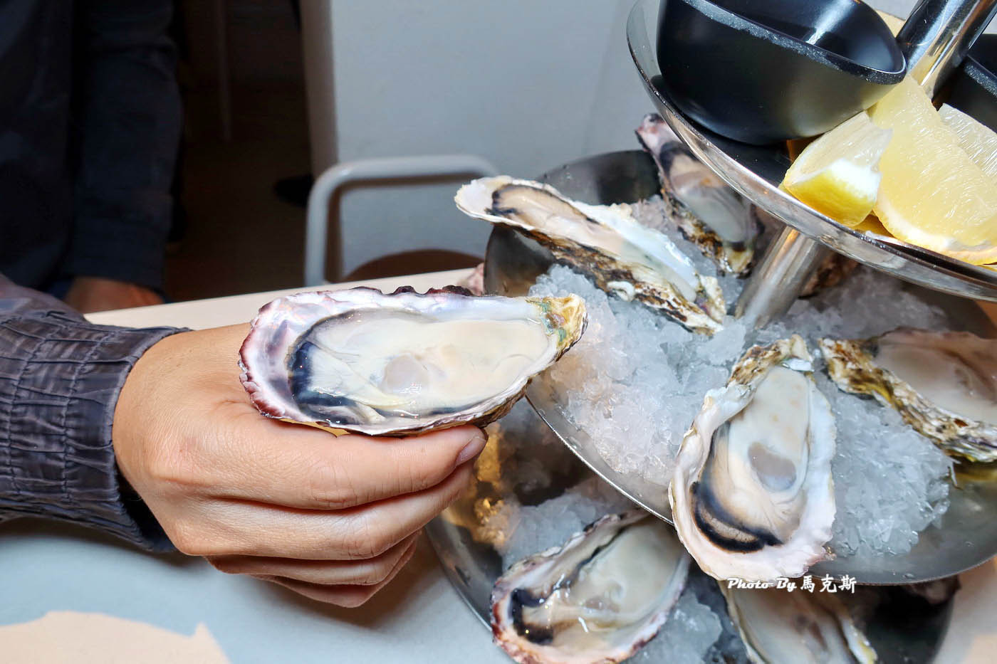 【台北東區美食推薦】She’ll Oyster｜敘｜藏身台北東區巷弄人氣生蠔餐廳 主打空運活體生蠔 必點日本生蠔塔 續攤宵夜好去處