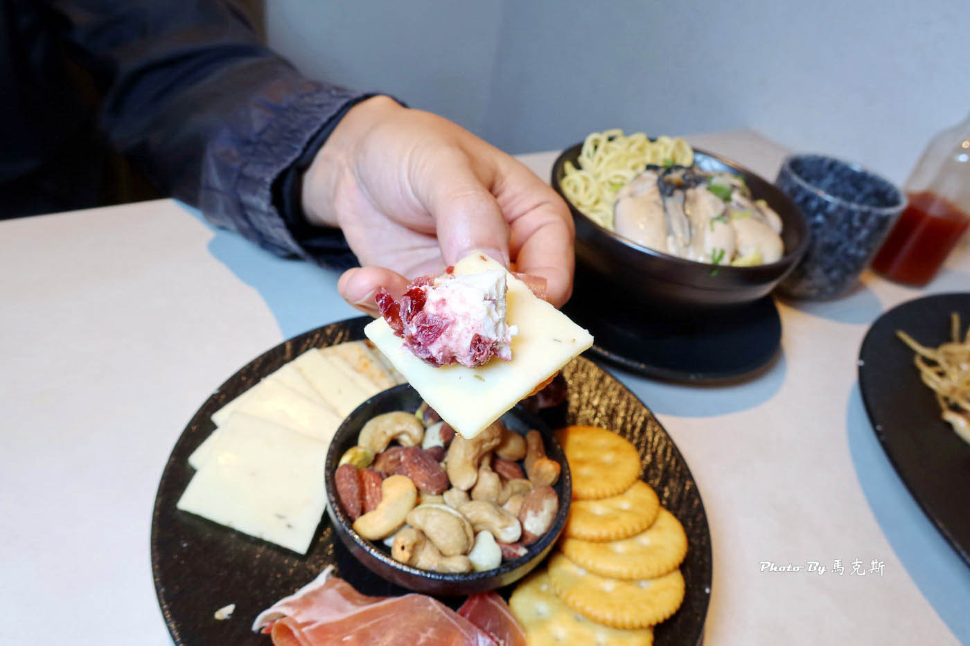 【台北東區美食推薦】She’ll Oyster｜敘｜藏身台北東區巷弄人氣生蠔餐廳 主打空運活體生蠔 必點日本生蠔塔 續攤宵夜好去處