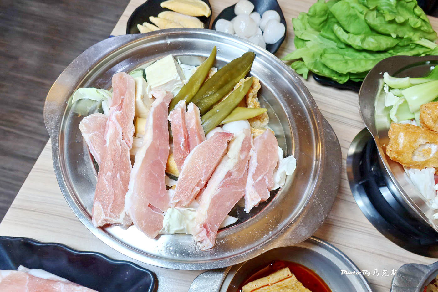 【桃園中壢美食推薦】逸小鍋鍋の物中壢健行總店｜中壢後站高CP值小火鍋 湯頭種類超多 多款麵食、白飯、飲料和冰淇淋等隨你吃到飽|外帶|外送|健行科技大學|