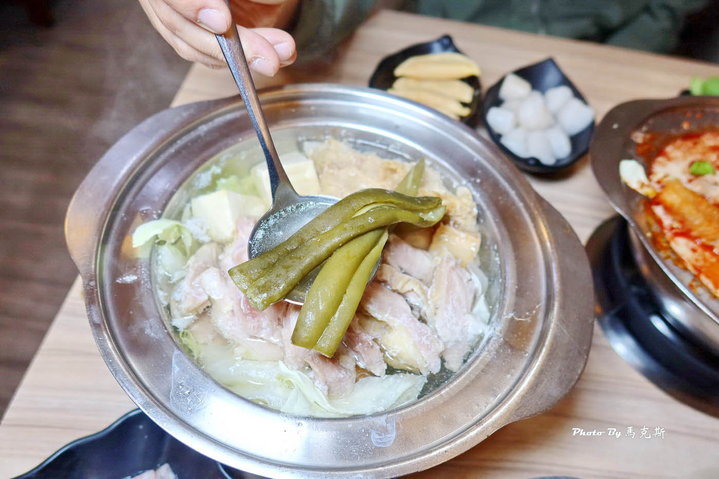 【桃園中壢美食推薦】逸小鍋鍋の物中壢健行總店｜中壢後站高CP值小火鍋 湯頭種類超多 多款麵食、白飯、飲料和冰淇淋等隨你吃到飽|外帶|外送|健行科技大學|