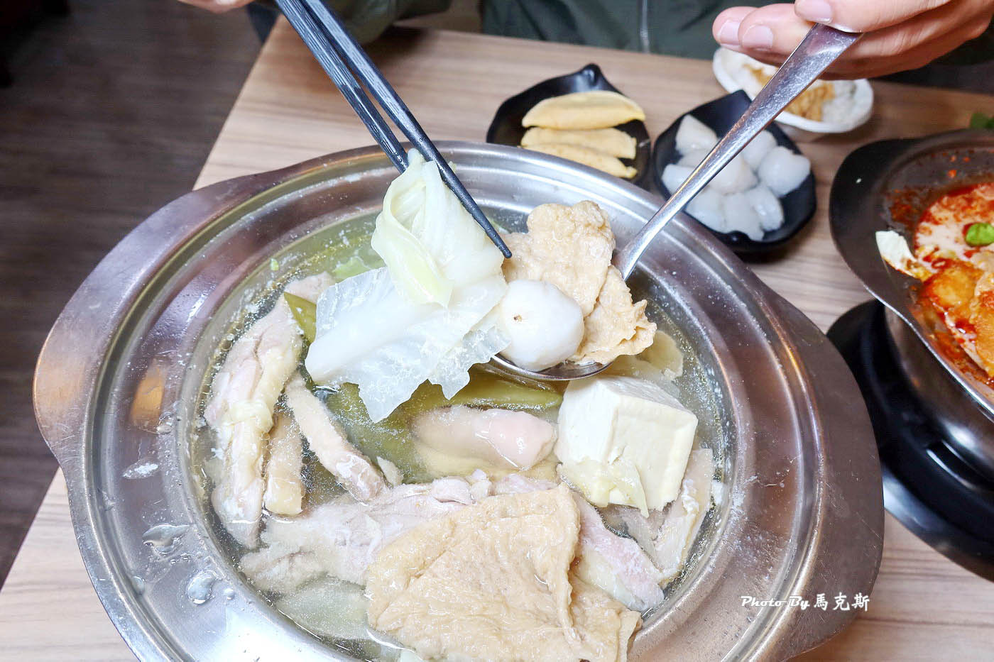 【桃園中壢美食推薦】逸小鍋鍋の物中壢健行總店｜中壢後站高CP值小火鍋 湯頭種類超多 多款麵食、白飯、飲料和冰淇淋等隨你吃到飽|外帶|外送|健行科技大學|