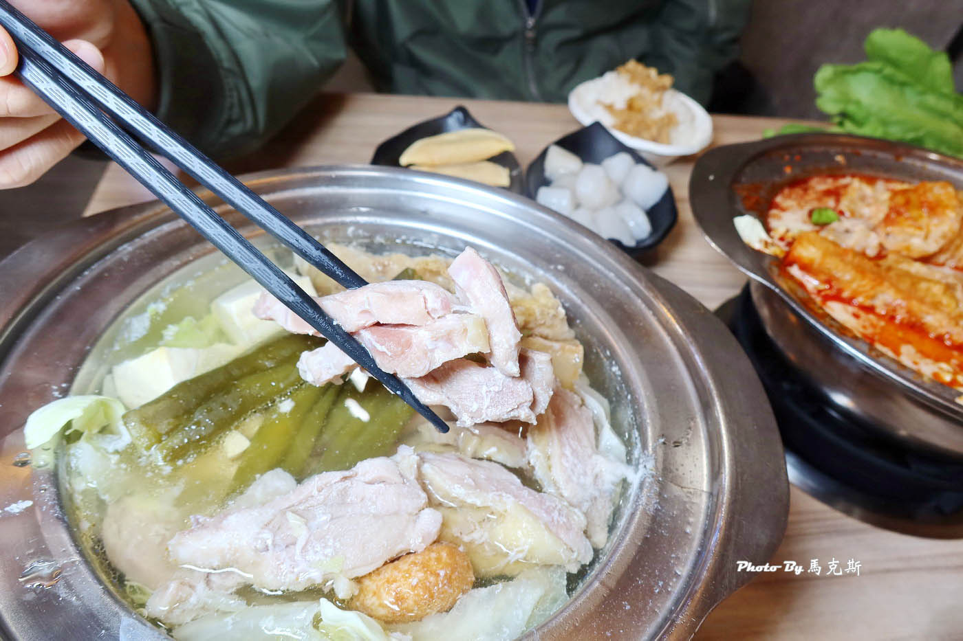 【桃園中壢美食推薦】逸小鍋鍋の物中壢健行總店｜中壢後站高CP值小火鍋 湯頭種類超多 多款麵食、白飯、飲料和冰淇淋等隨你吃到飽|外帶|外送|健行科技大學|