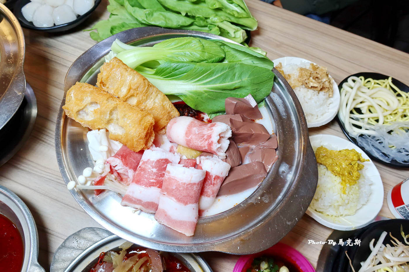 【桃園中壢美食推薦】逸小鍋鍋の物中壢健行總店｜中壢後站高CP值小火鍋 湯頭種類超多 多款麵食、白飯、飲料和冰淇淋等隨你吃到飽|外帶|外送|健行科技大學|
