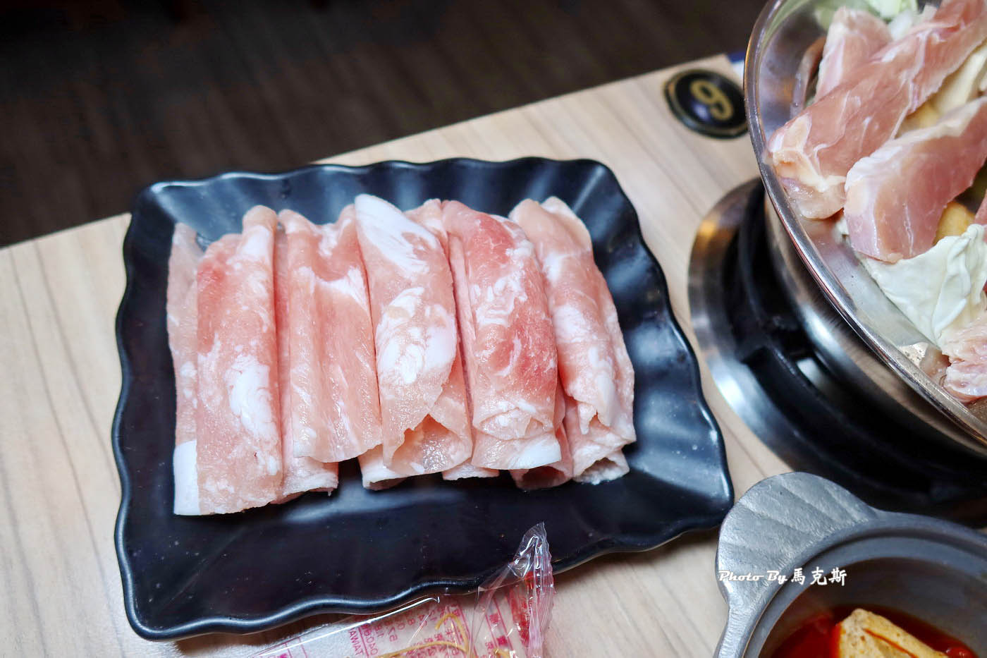 【桃園中壢美食推薦】逸小鍋鍋の物中壢健行總店｜中壢後站高CP值小火鍋 湯頭種類超多 多款麵食、白飯、飲料和冰淇淋等隨你吃到飽|外帶|外送|健行科技大學|