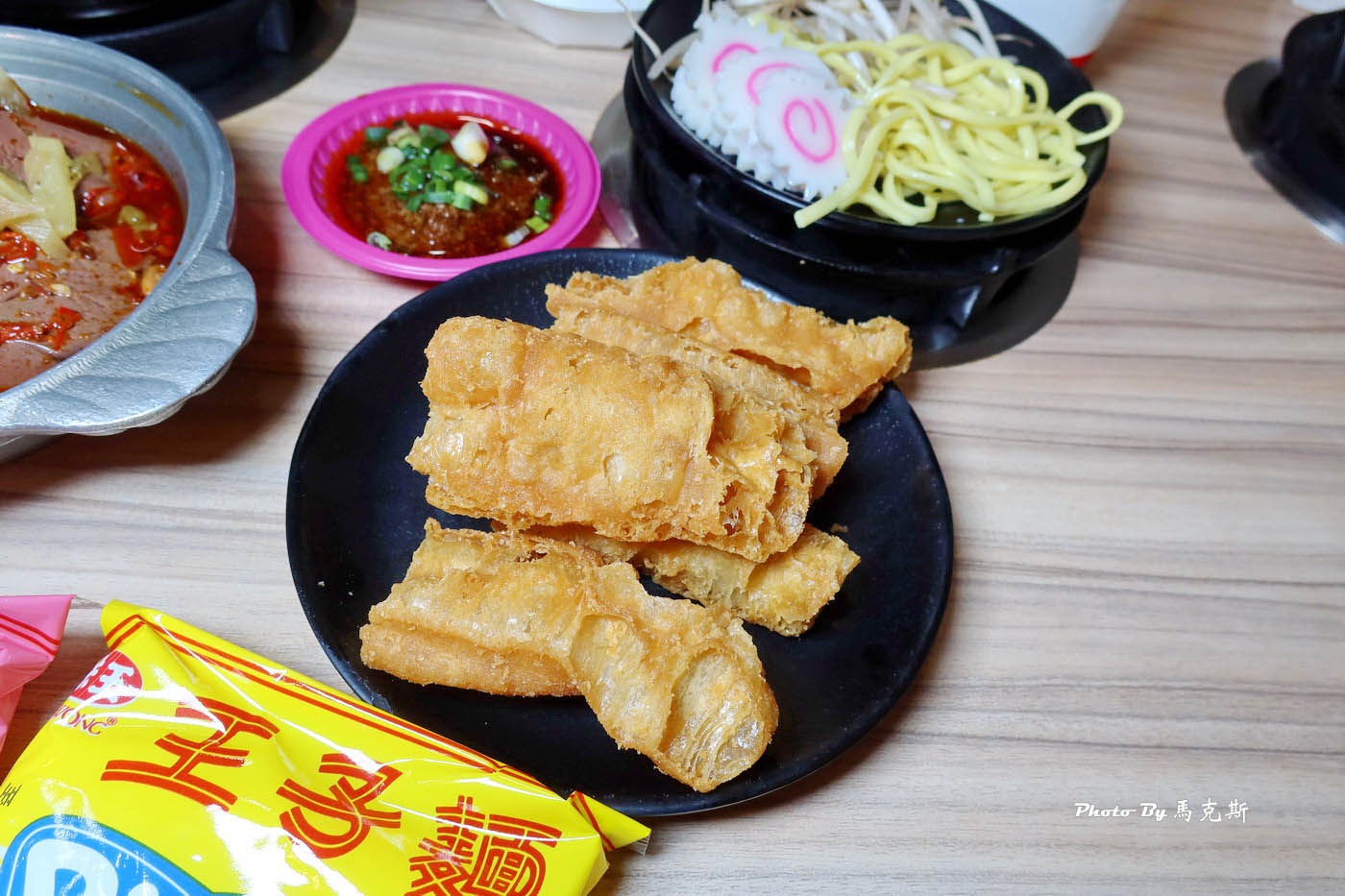 【桃園中壢美食推薦】逸小鍋鍋の物中壢健行總店｜中壢後站高CP值小火鍋 湯頭種類超多 多款麵食、白飯、飲料和冰淇淋等隨你吃到飽|外帶|外送|健行科技大學|
