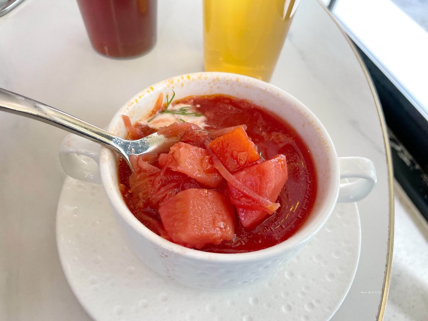 【哈爾濱美食推薦】庫滋明中央大街店｜俄羅斯特色美食 餐點選擇豐富 價格不貴美味高CP值 哈爾濱中央大街人氣餐廳推薦