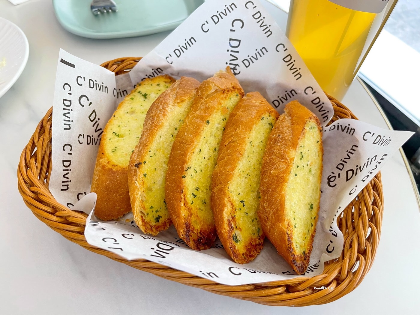【哈爾濱美食推薦】庫滋明中央大街店｜俄羅斯特色美食 餐點選擇豐富 價格不貴美味高CP值 哈爾濱中央大街人氣餐廳推薦