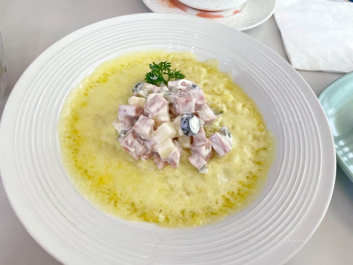 【哈爾濱美食推薦】庫滋明中央大街店｜俄羅斯特色美食 餐點選擇豐富 價格不貴美味高CP值 哈爾濱中央大街人氣餐廳推薦