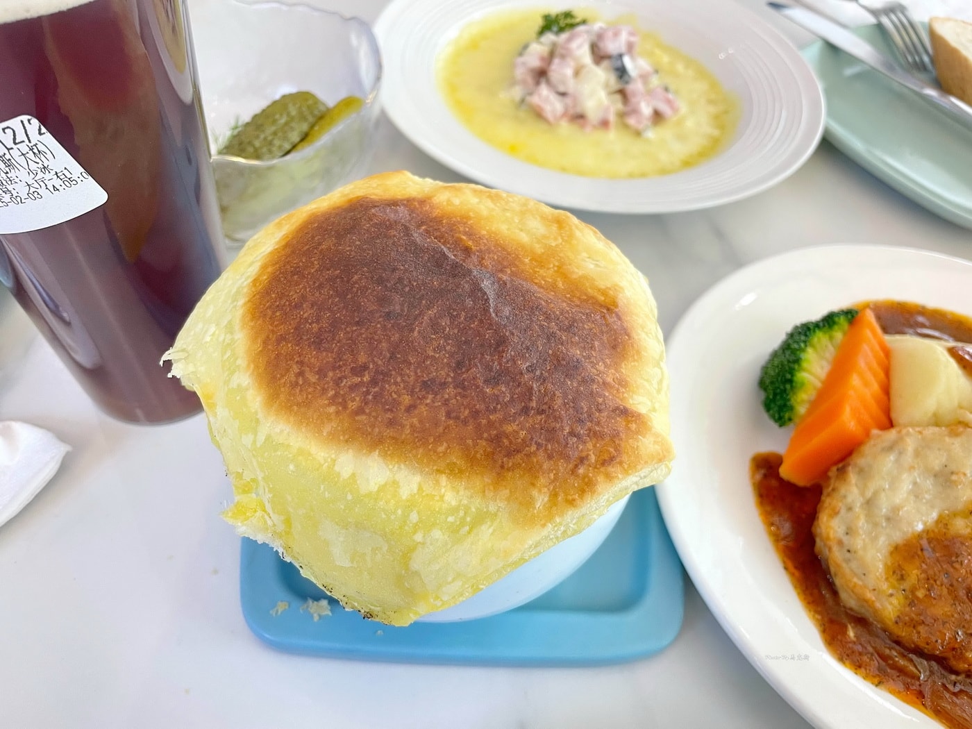【哈爾濱美食推薦】庫滋明中央大街店｜俄羅斯特色美食 餐點選擇豐富 價格不貴美味高CP值 哈爾濱中央大街人氣餐廳推薦