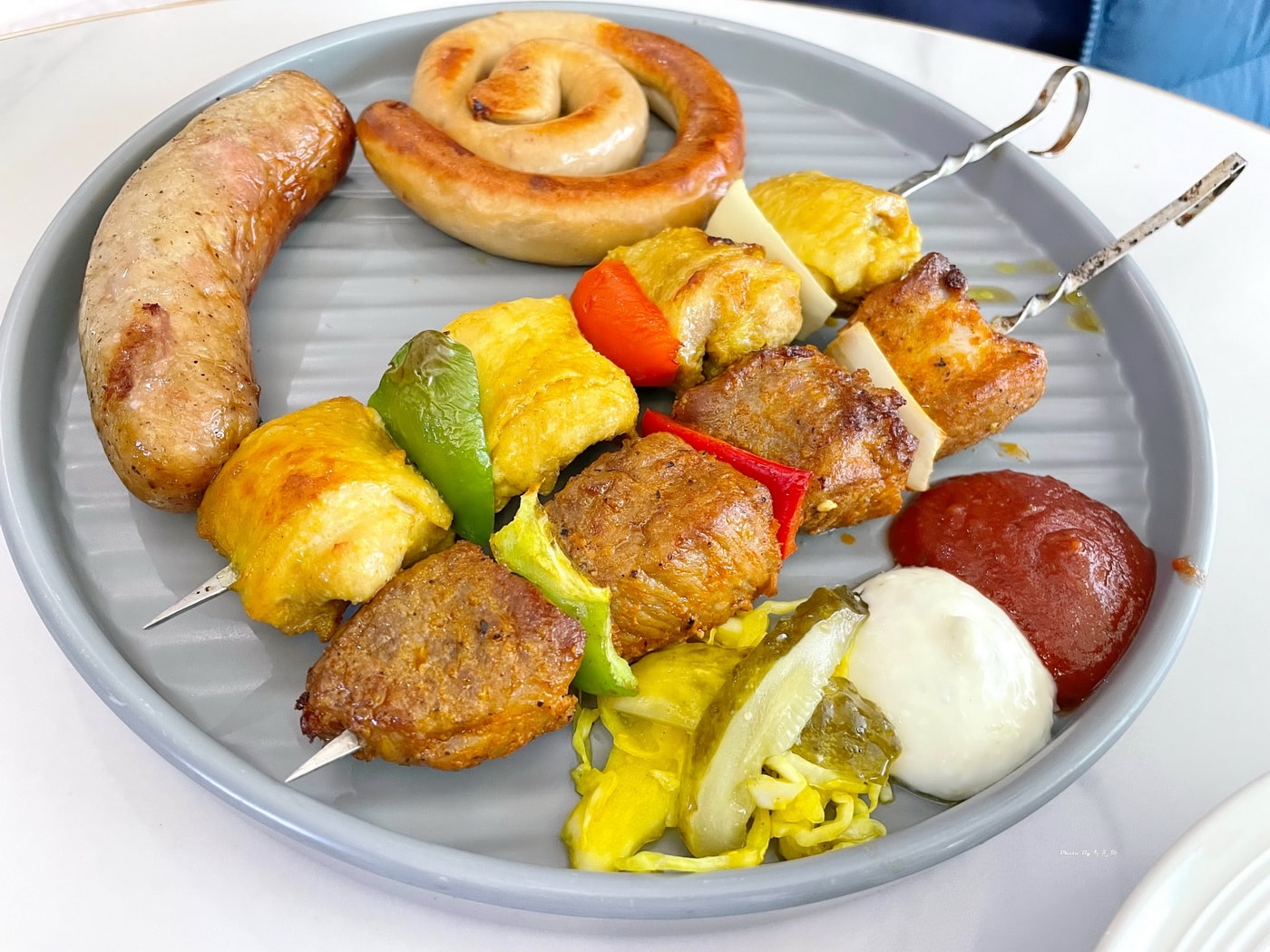 【哈爾濱美食推薦】庫滋明中央大街店｜俄羅斯特色美食 餐點選擇豐富 價格不貴美味高CP值 哈爾濱中央大街人氣餐廳推薦