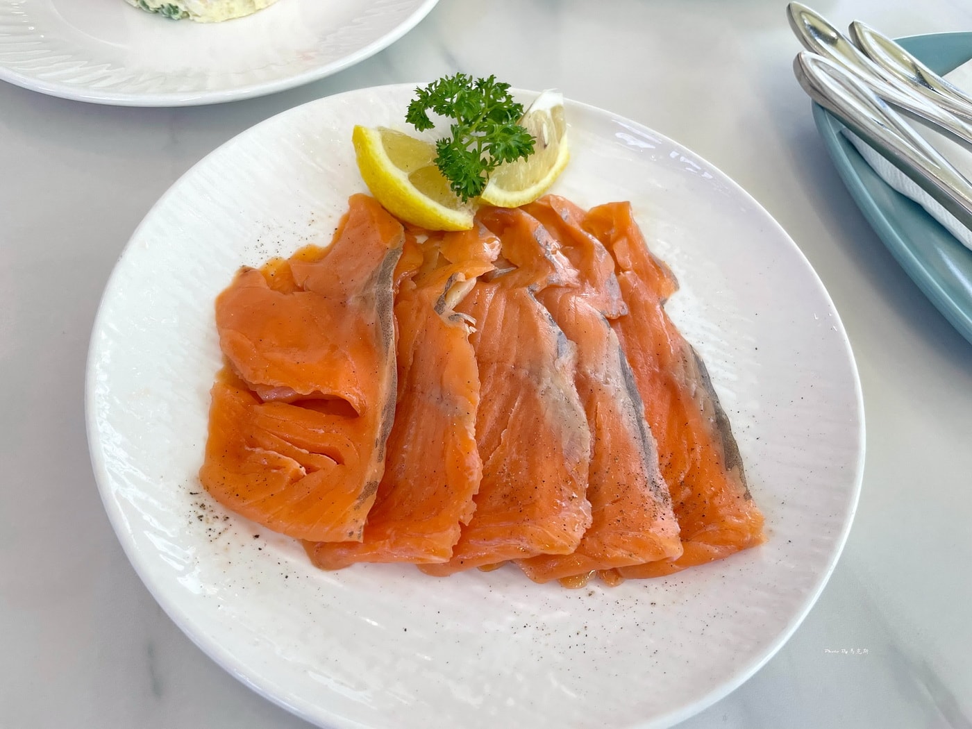 【哈爾濱美食推薦】庫滋明中央大街店｜俄羅斯特色美食 餐點選擇豐富 價格不貴美味高CP值 哈爾濱中央大街人氣餐廳推薦