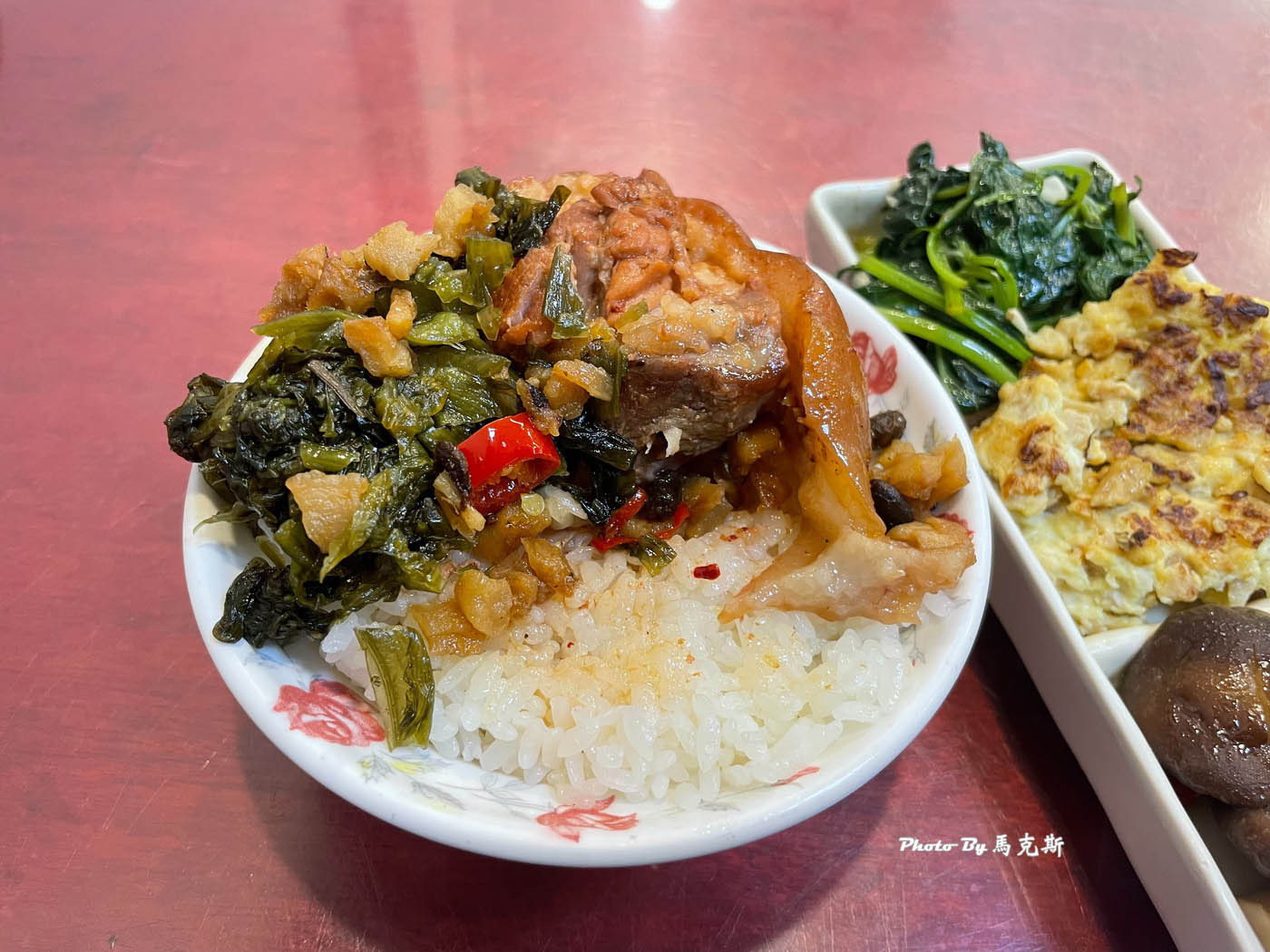 【台中太平美食推薦】東興市魯肉義太平店|超人氣爌肉飯 爌肉肥瘦恰到好處滿是膠質下飯 鹹菜辣椒免費隨你加 下午不休息|外帶|樂成宮|精武車站| - 第13張圖 【台中太平美食推薦】東興市魯肉義太平店|超人氣爌肉飯 爌肉肥瘦恰到好處滿是膠質下飯 鹹菜辣椒免費隨你加 下午不休息|外帶|樂成宮|精武車站|