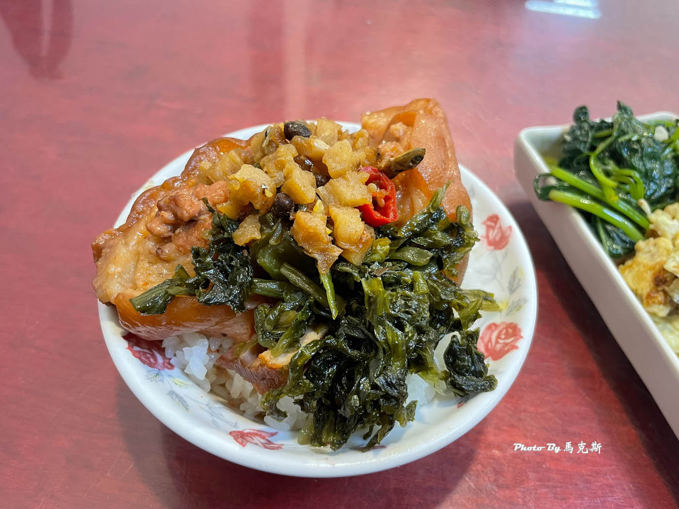 【台中太平美食推薦】東興市魯肉義太平店|超人氣爌肉飯 爌肉肥瘦恰到好處滿是膠質下飯 鹹菜辣椒免費隨你加 下午不休息|外帶|樂成宮|精武車站| - 第14張圖 【台中太平美食推薦】東興市魯肉義太平店|超人氣爌肉飯 爌肉肥瘦恰到好處滿是膠質下飯 鹹菜辣椒免費隨你加 下午不休息|外帶|樂成宮|精武車站|
