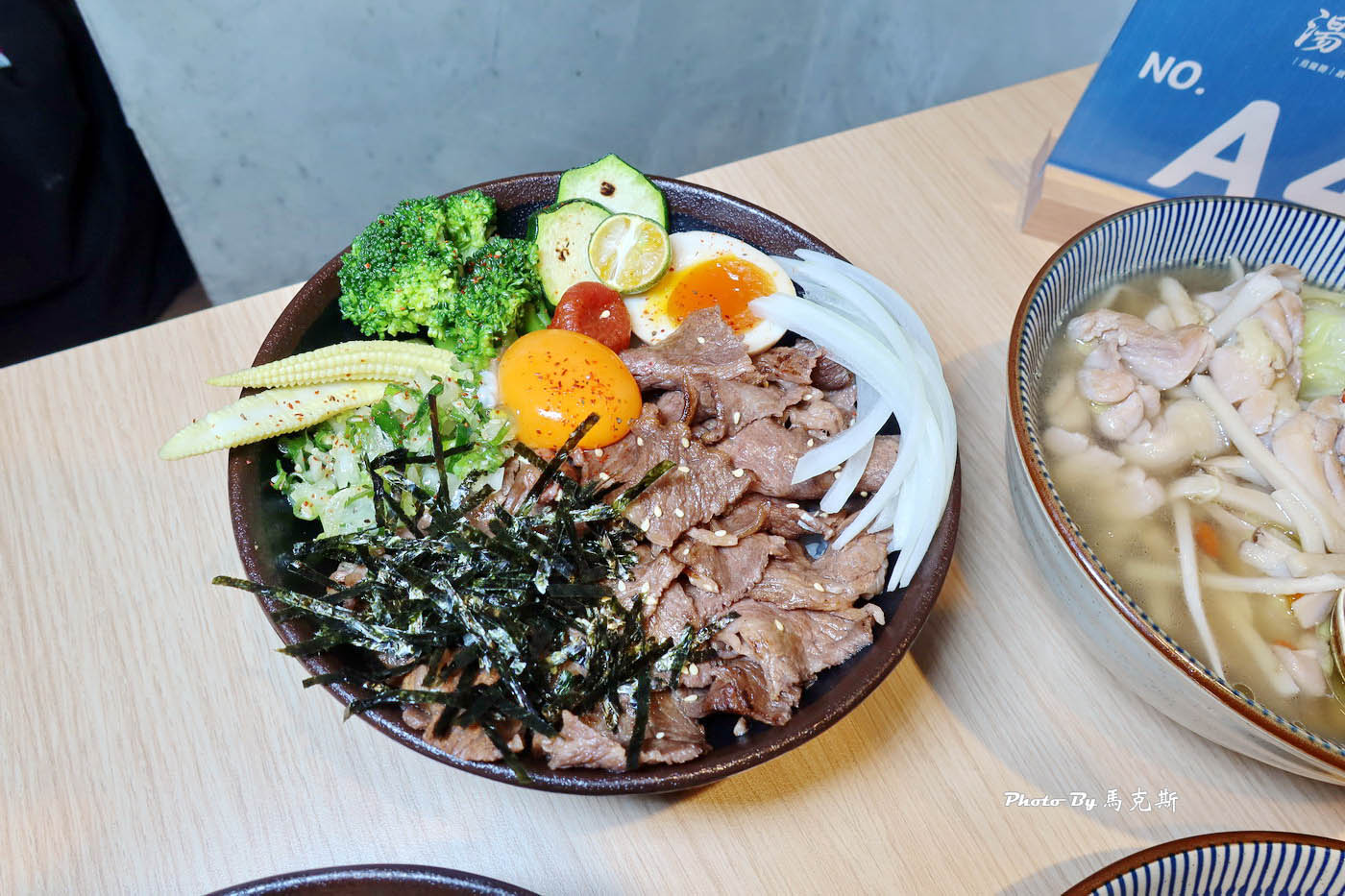 【彰化和美美食推薦】湯川製麵和美店｜湯烏龍 暖雞湯 炎魂丼一次滿足 份量實在喜歡 飲料可免費暢飲|外帶|星巴克和美門市|