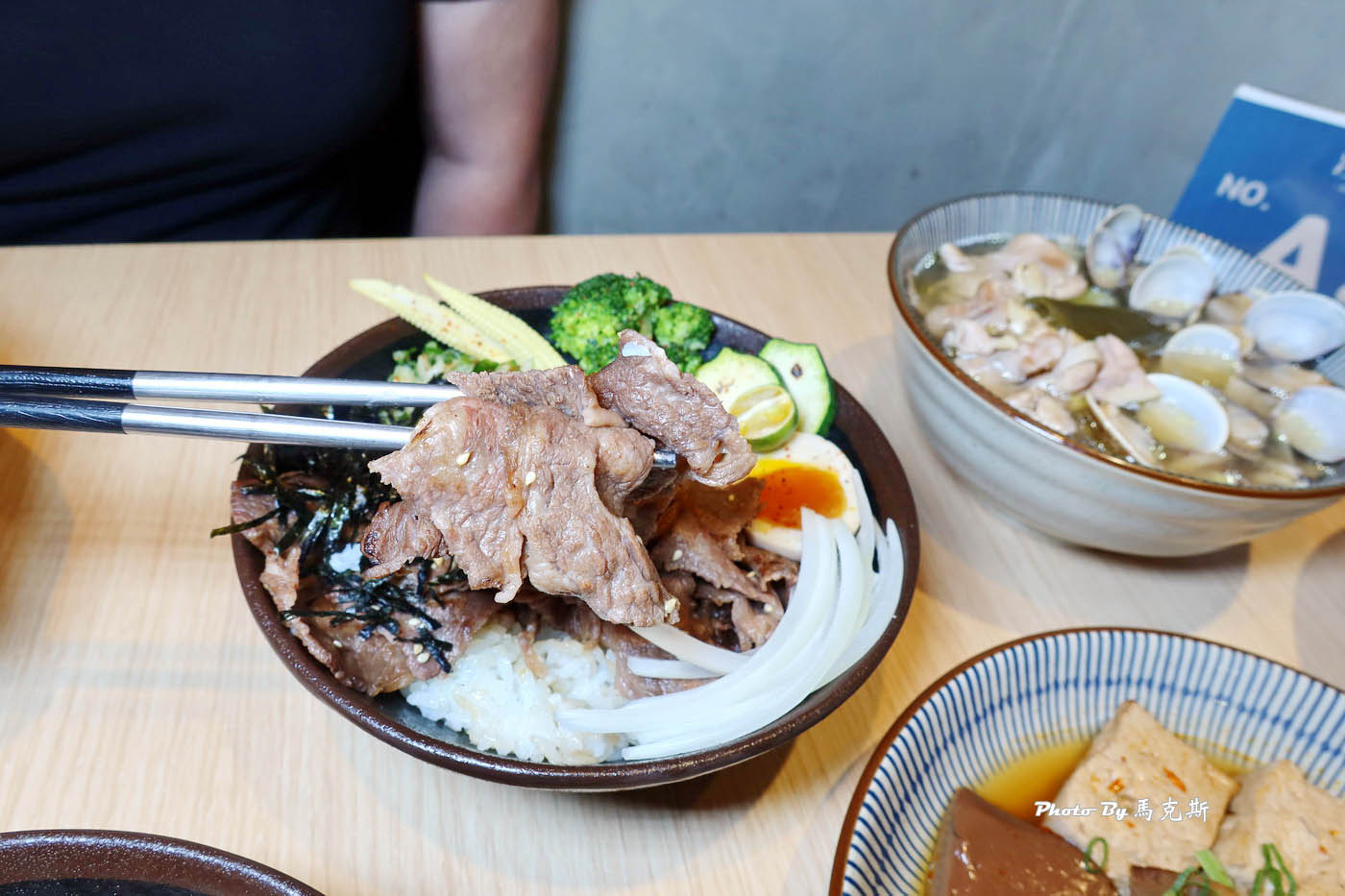 【彰化和美美食推薦】湯川製麵和美店｜湯烏龍 暖雞湯 炎魂丼一次滿足 份量實在喜歡 飲料可免費暢飲|外帶|星巴克和美門市|
