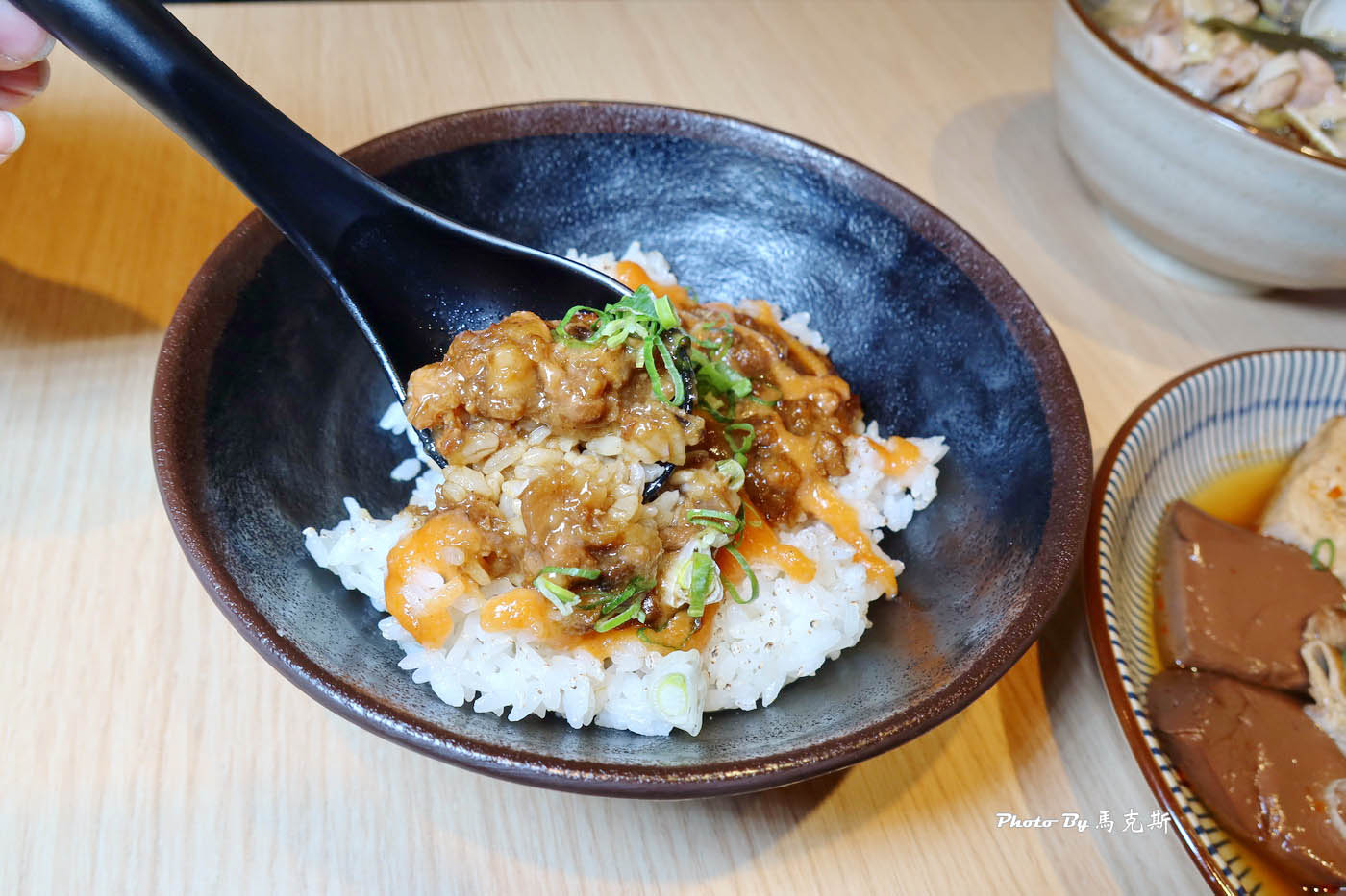 【彰化和美美食推薦】湯川製麵和美店｜湯烏龍 暖雞湯 炎魂丼一次滿足 份量實在喜歡 飲料可免費暢飲|外帶|星巴克和美門市|
