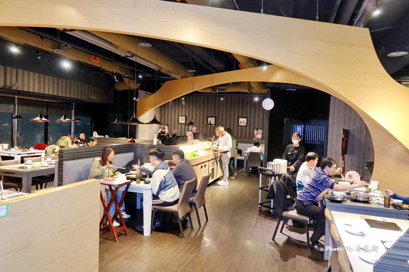 【台中豐原美食推薦】肉多多火鍋豐原太平洋店｜全台全天候 平假日不限時 輕量級套餐299元起 蔬食自助吧吃到飽 CP值超高|西門店/淡水店例假日除外|