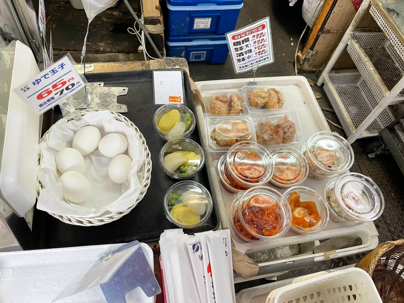 【東京築地美食推薦】2026築地場外市場必吃美食｜玉子燒 日式海鮮御飯糰 新鮮火烤海鮮 人氣抹茶拿鐵 築地美食攻略