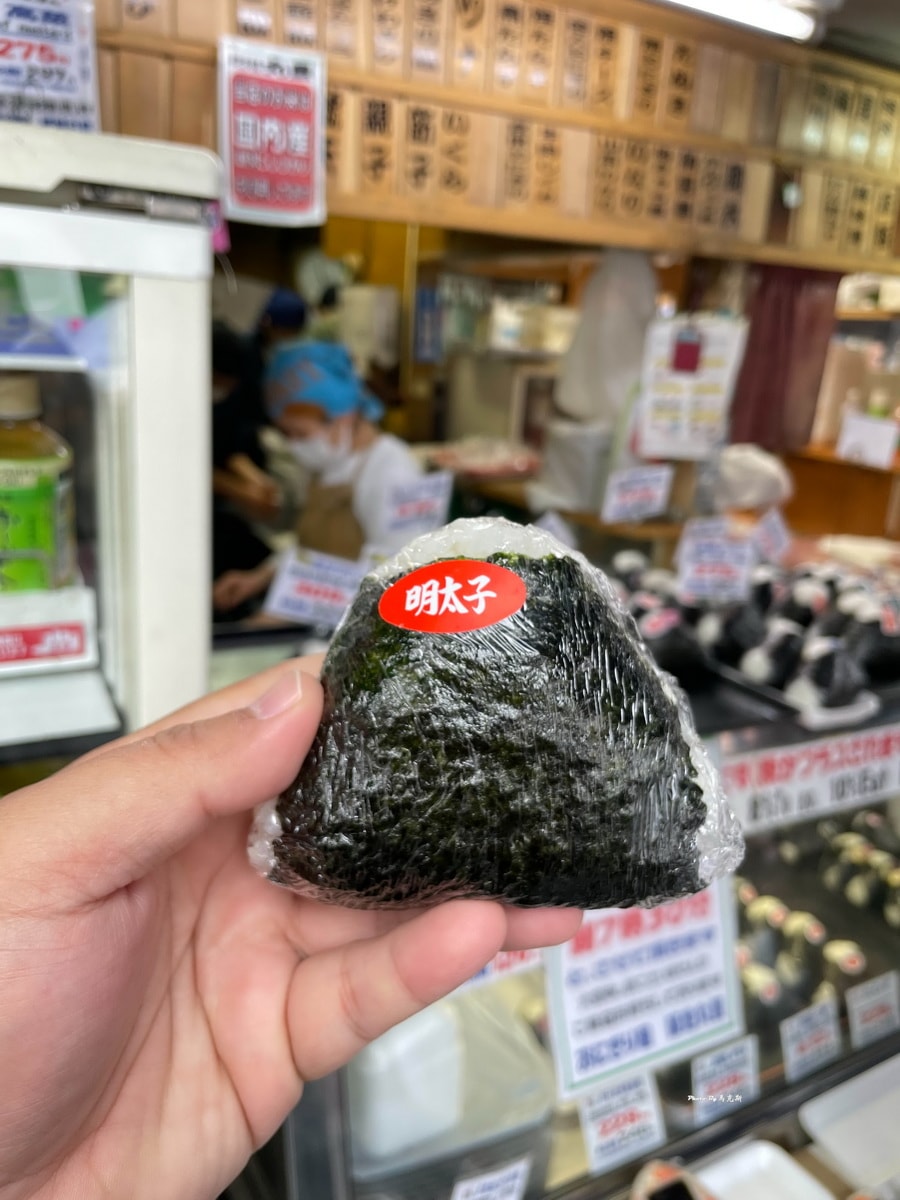 【東京築地美食推薦】2026築地場外市場必吃美食｜玉子燒 日式海鮮御飯糰 新鮮火烤海鮮 人氣抹茶拿鐵 築地美食攻略