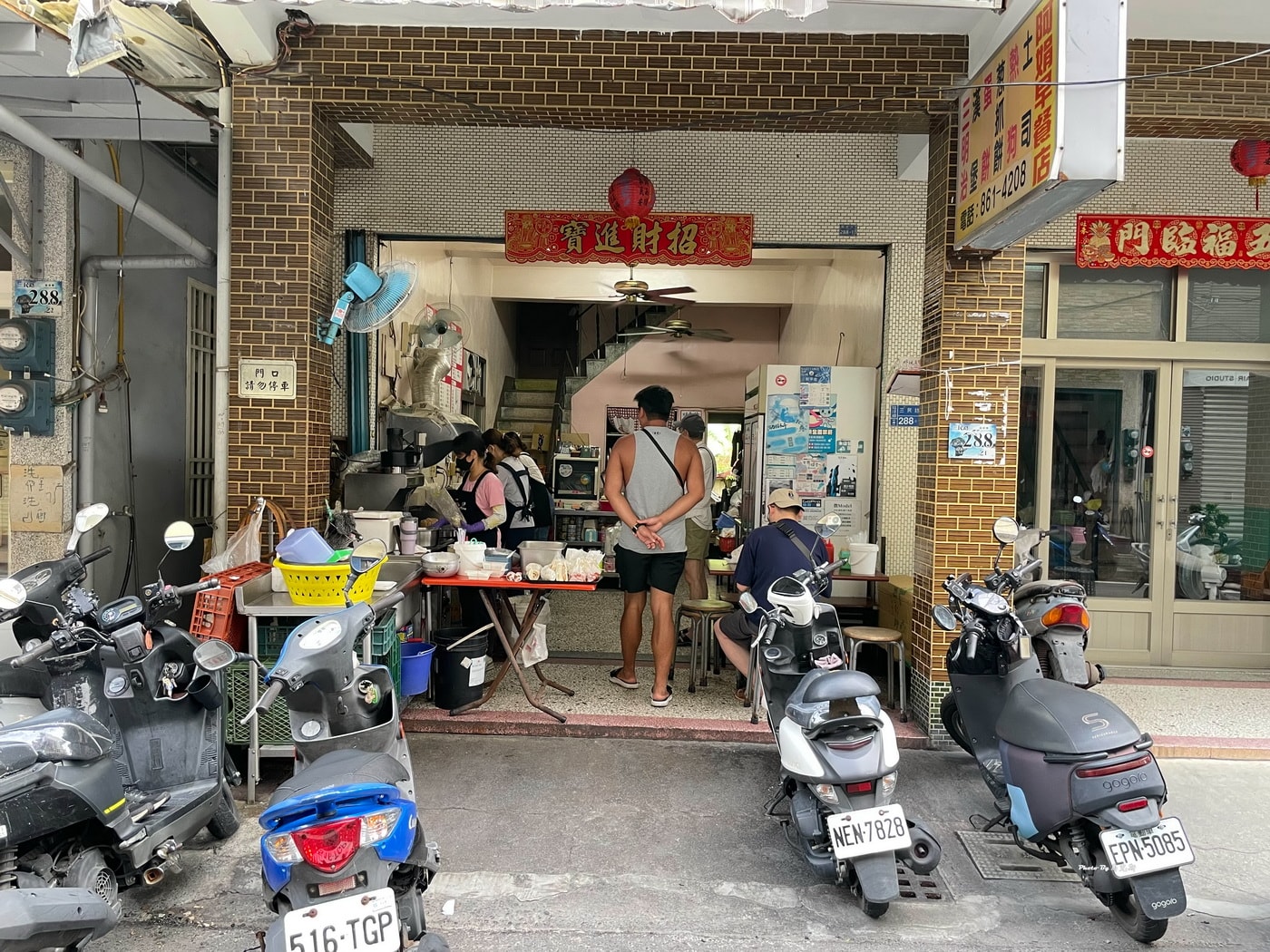 【小琉球美食推薦】小琉球阿娟早餐店｜小琉球人氣早餐店 花生炸肉蛋吐司好吃必點 通通只要銅板價|外帶|小琉球澎坊免稅商店|花瓶石|
