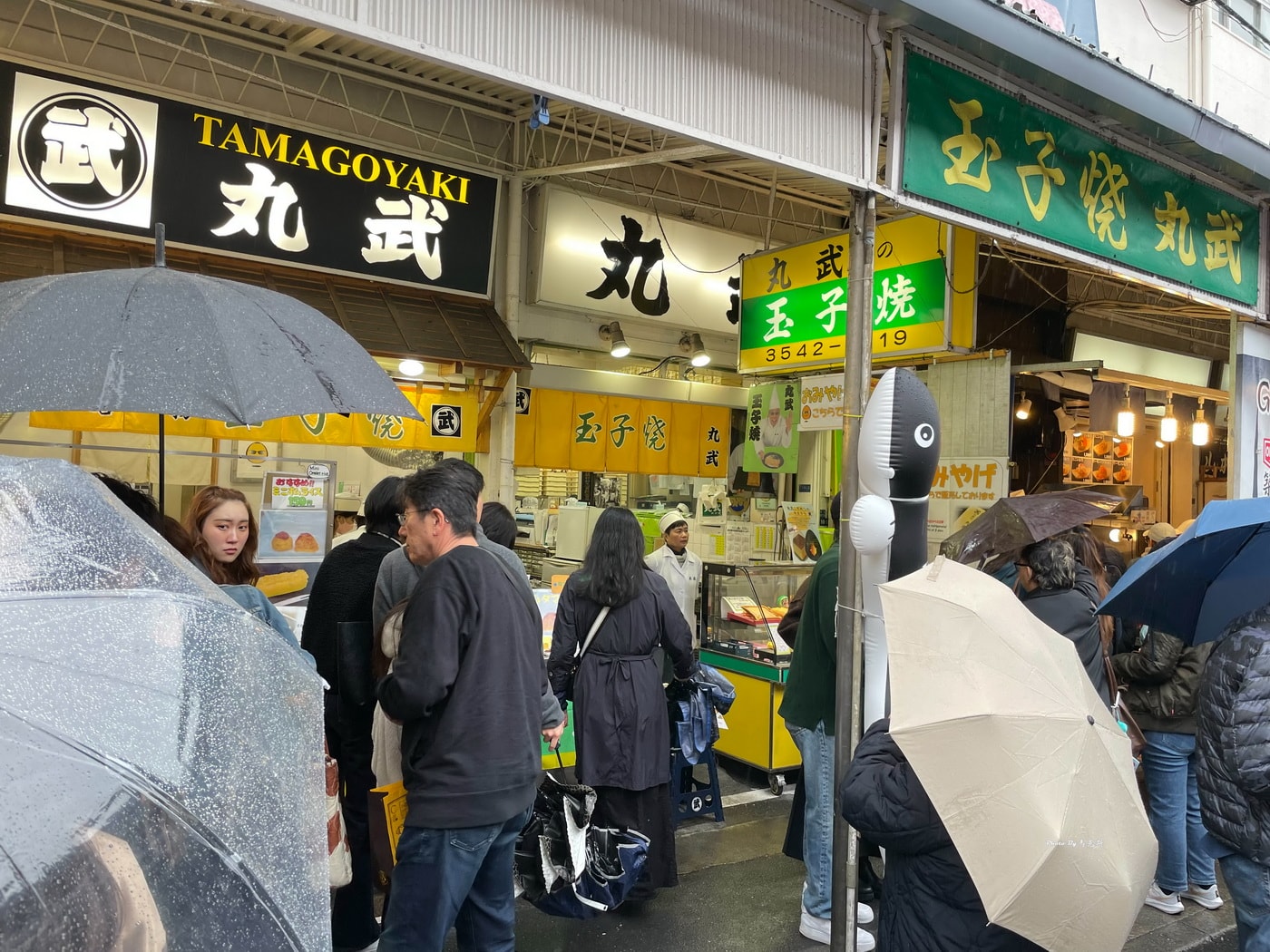 【東京築地美食推薦】2026築地場外市場必吃美食｜玉子燒 日式海鮮御飯糰 新鮮火烤海鮮 人氣抹茶拿鐵 築地美食攻略