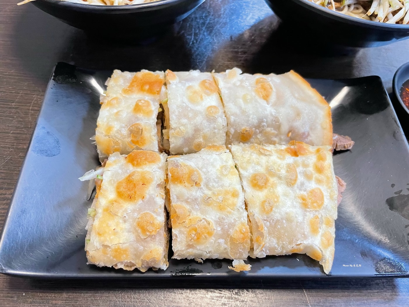 【小琉球美食推薦】小琉球老北方蒸餃麵食專門店｜麵類大份量實在會很飽 現點現做招牌牛肉捲餅必點 生意好 可外帶