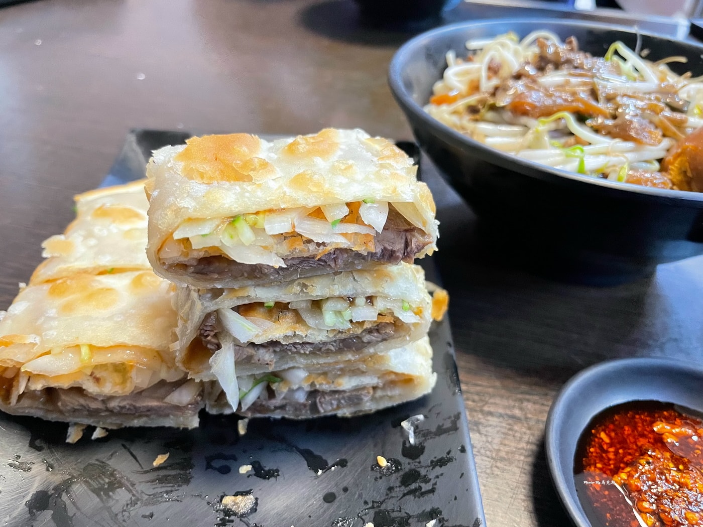 【小琉球美食推薦】小琉球老北方蒸餃麵食專門店｜麵類大份量實在會很飽 現點現做招牌牛肉捲餅必點 生意好 可外帶