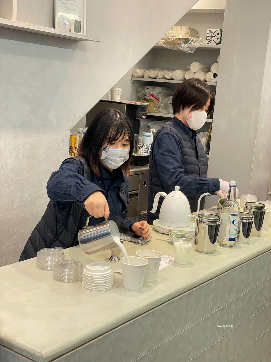 【東京築地美食推薦】2026築地場外市場必吃美食｜玉子燒 日式海鮮御飯糰 新鮮火烤海鮮 人氣抹茶拿鐵 築地美食攻略