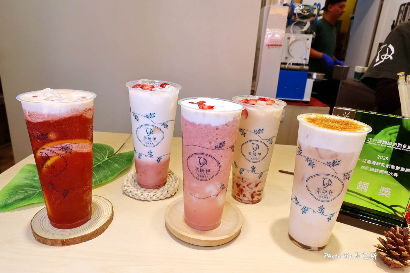【桃園中壢美食推薦】茶曉伊茶飲專賣中壢中原店｜中原夜市人氣飲料店 冬季限定草莓飲品上市 連續三年榮獲食品界米其林iTQi星級獎|外帶|外送|中原大學|