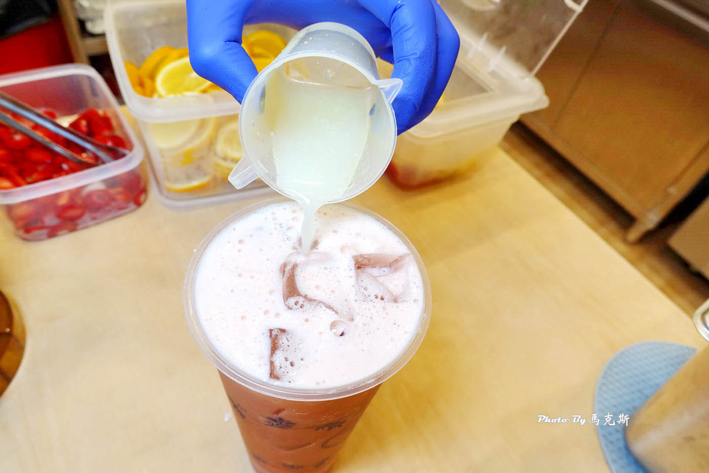 【桃園中壢美食推薦】茶曉伊茶飲專賣中壢中原店｜中原夜市人氣飲料店 冬季限定草莓飲品上市 連續三年榮獲食品界米其林iTQi星級獎|外帶|外送|中原大學|