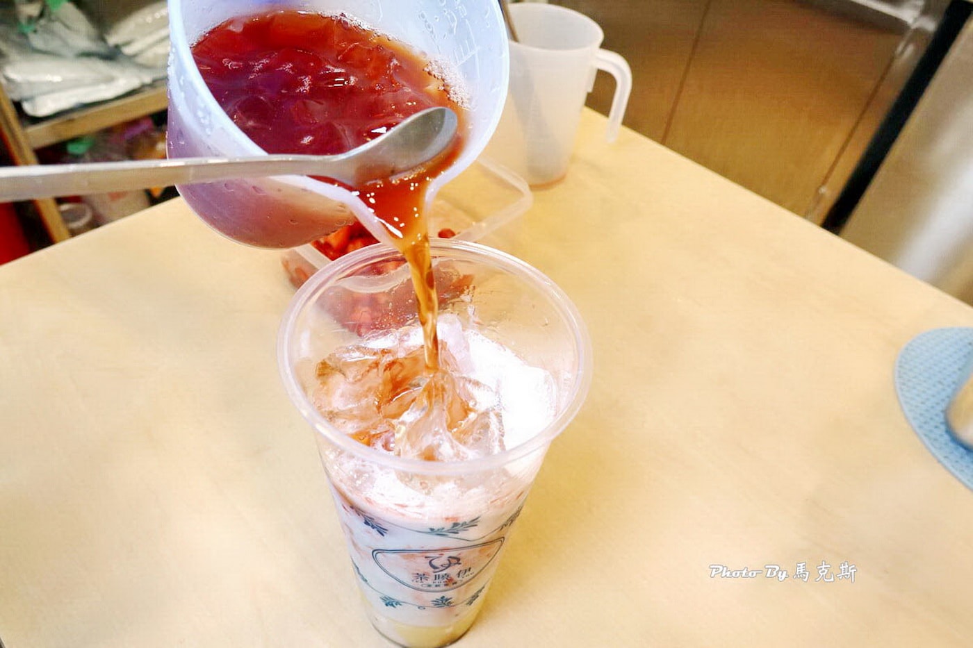 【桃園中壢美食推薦】茶曉伊茶飲專賣中壢中原店｜中原夜市人氣飲料店 冬季限定草莓飲品上市 連續三年榮獲食品界米其林iTQi星級獎|外帶|外送|中原大學|