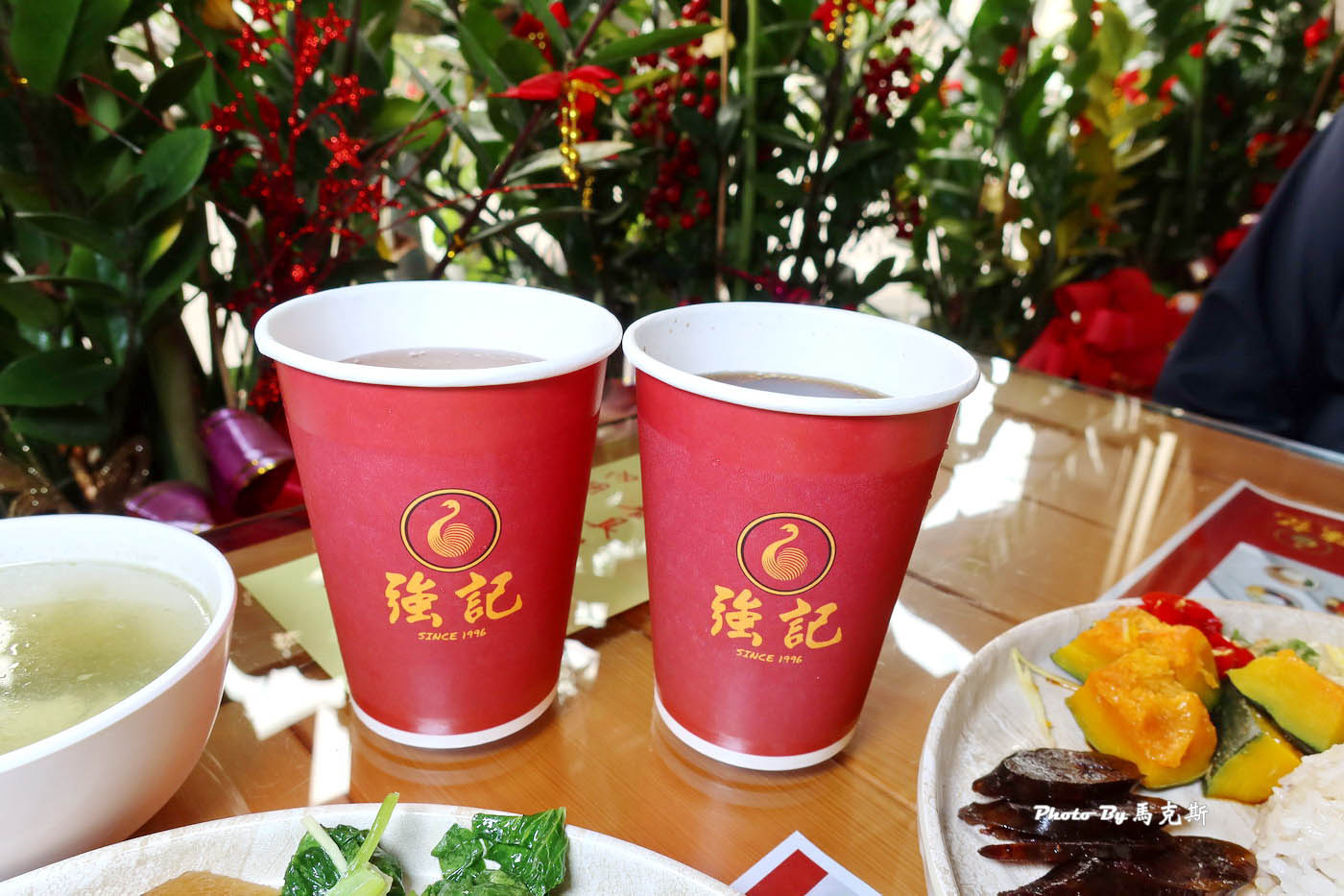 【嘉義西區美食推薦】強記燒臘｜30年老字號港式燒臘店 傳承自香港老師傅的正宗味道 內用湯品飲料無限暢飲|外帶|外送|強記燒臘嘉義上海店|