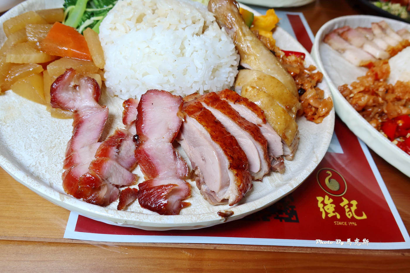 【嘉義西區美食推薦】強記燒臘｜30年老字號港式燒臘店 傳承自香港老師傅的正宗味道 內用湯品飲料無限暢飲|外帶|外送|強記燒臘嘉義上海店|